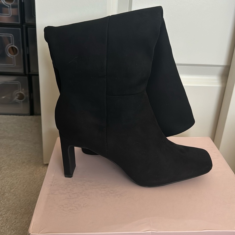 7 1/2 black suede boots